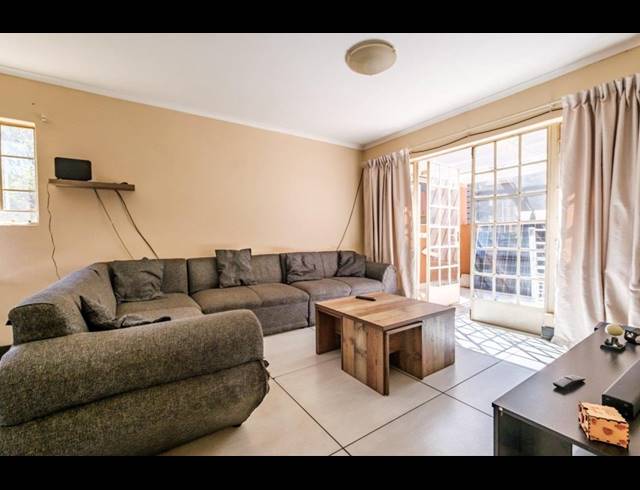 2 BEDROOM TOWNHOUSE FOR SALE IN CASTLEVIEW